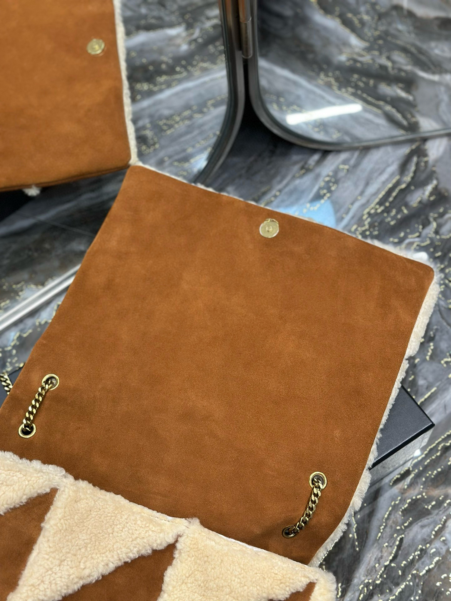 Y*L jamie large in suede and shearling 38×26×12cm