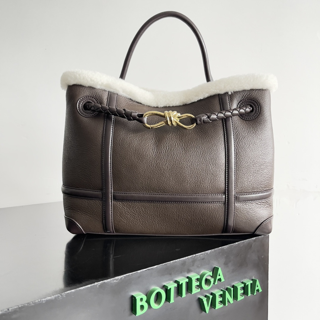 bo*te*ga Ve*ne*ta medium andiamo 32x24x12cm