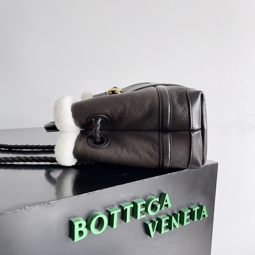 bo*te*ga Ve*ne*ta small andiamo 25x22x10.5cm