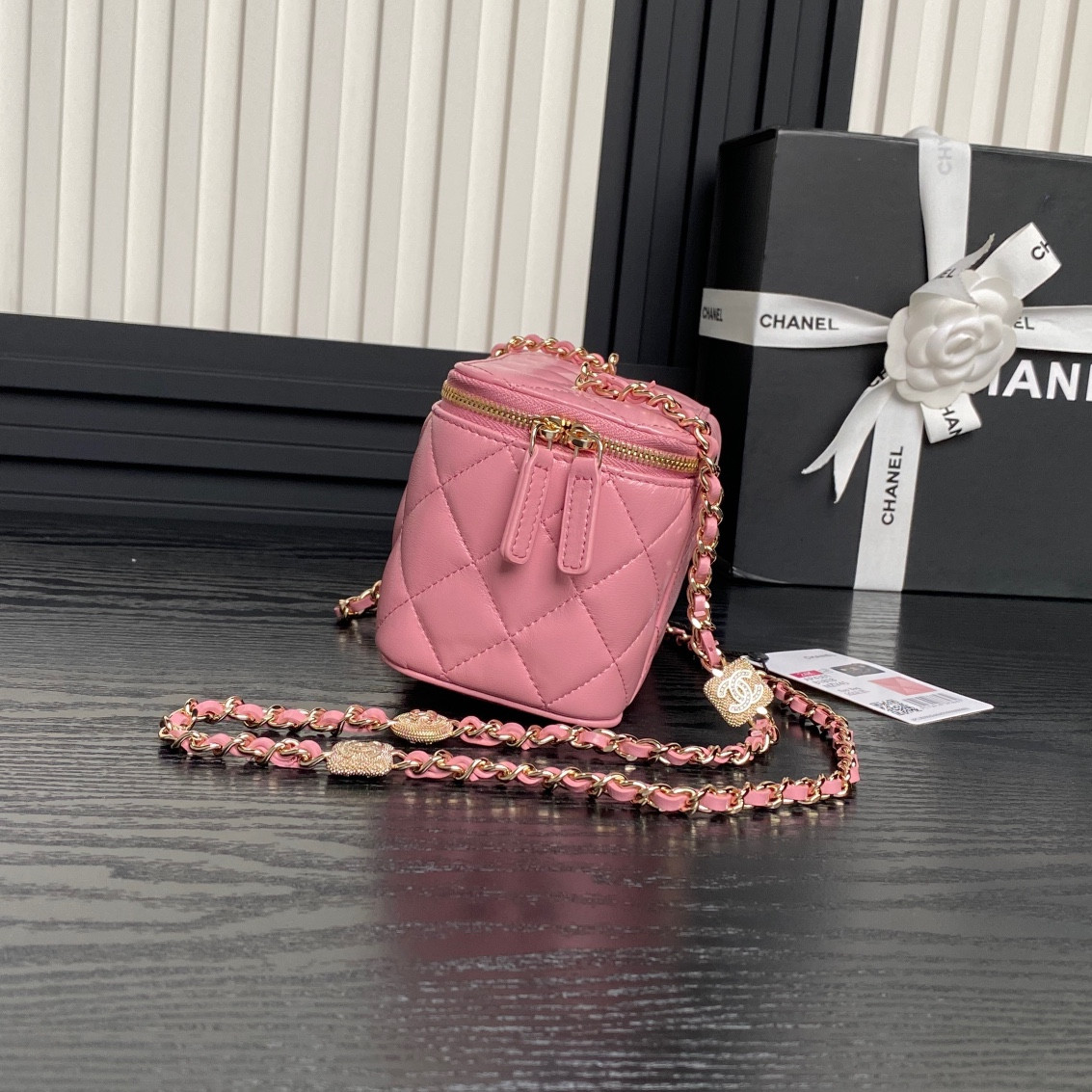 Ch*el vanity with chain 9.5x17x8cm