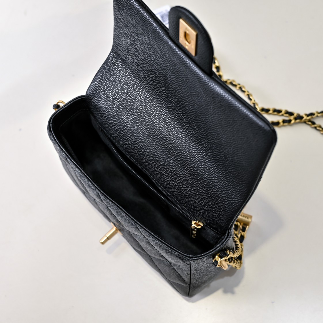 Ch*el flap cf22k 19.5x13.5x6cm as2855