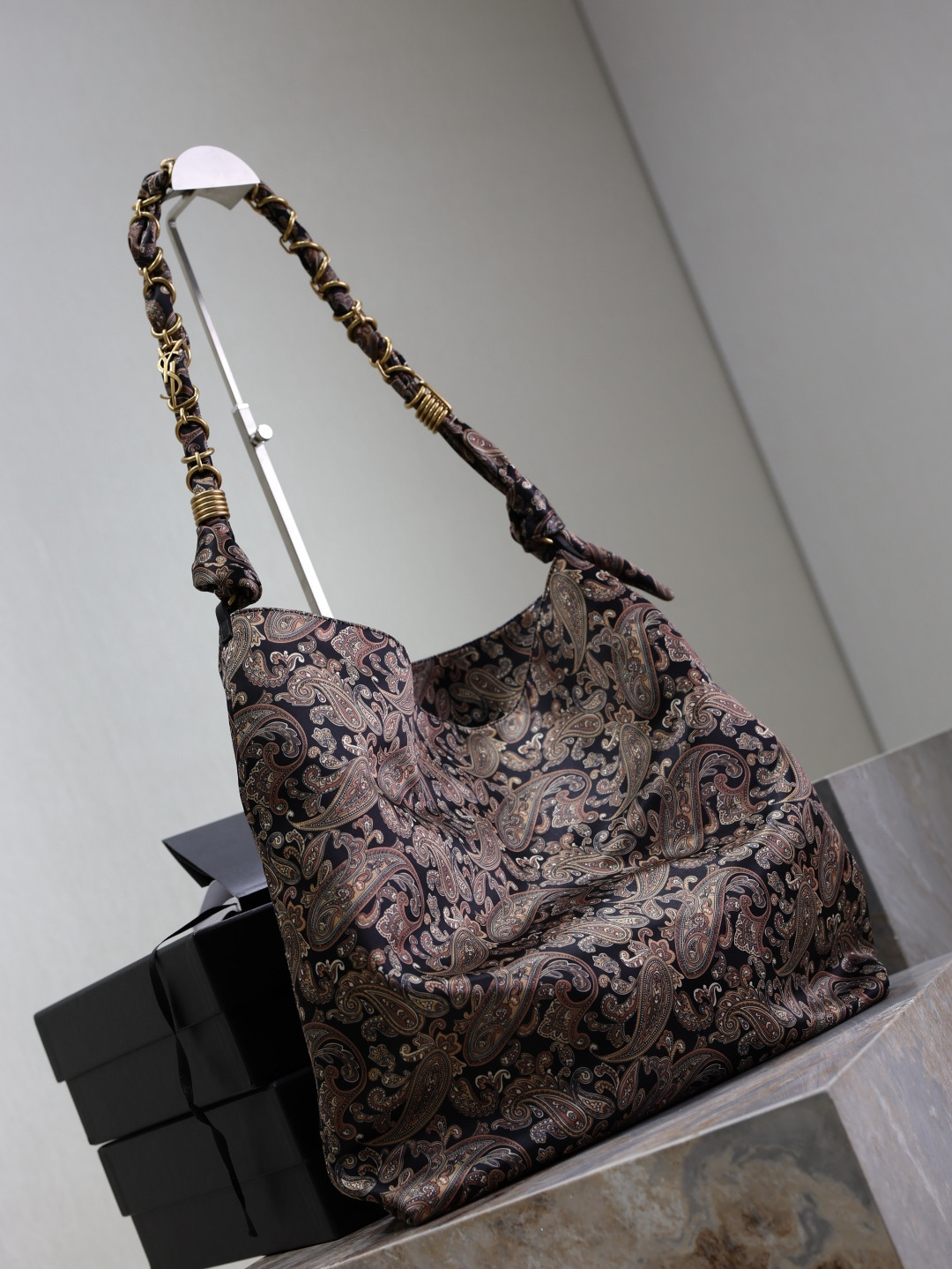 Y*L amalia (silk twill) 42x50x1cm