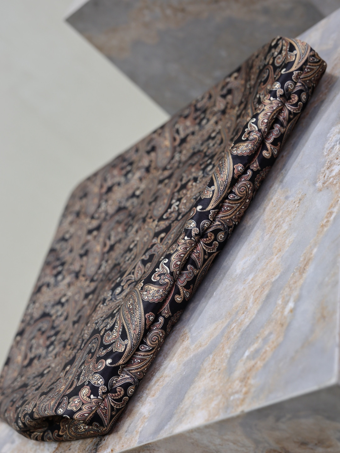 Y*L amalia (silk twill) 42x50x1cm