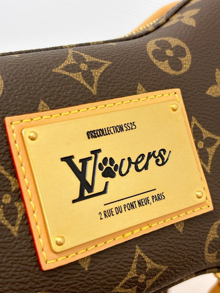 LV Bone Wearable Wallet M12615 24x14x6cm