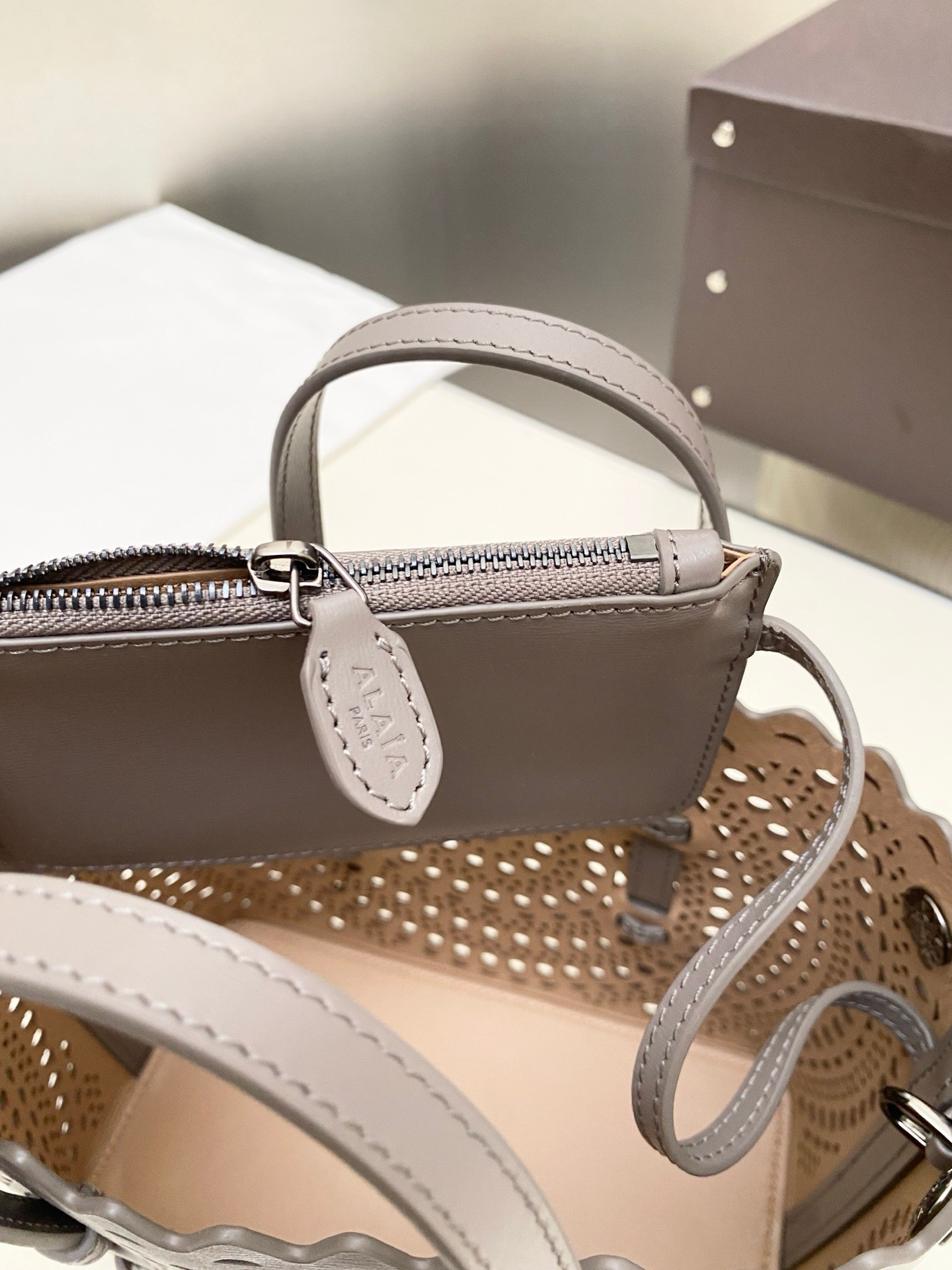 ALAÏA Mina 20 bag 20x17x10cm