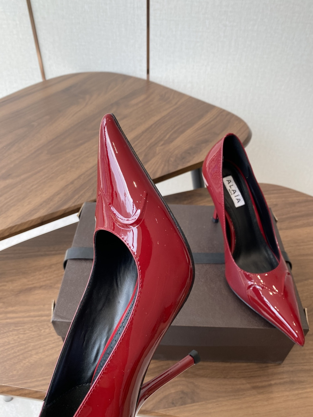 UA Alaia Pointy-Toe Pumps 9cm Heel(Customized Size 7-10 days production time)