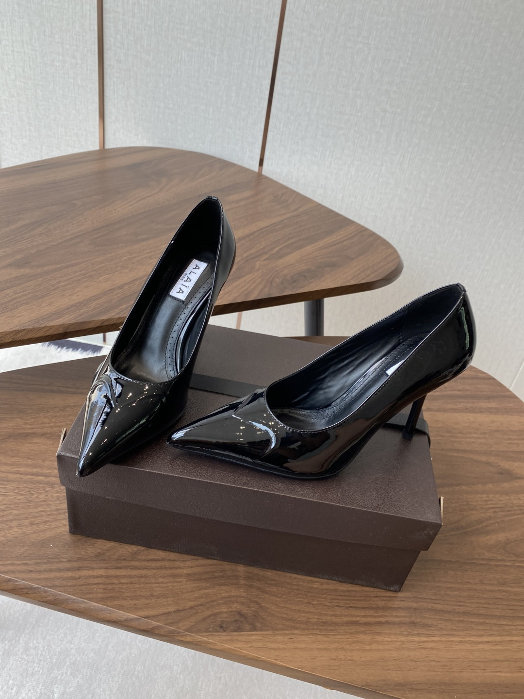 UA Alaia Pointy-Toe Pumps 9cm Heel(Customized Size 7-10 days production time)