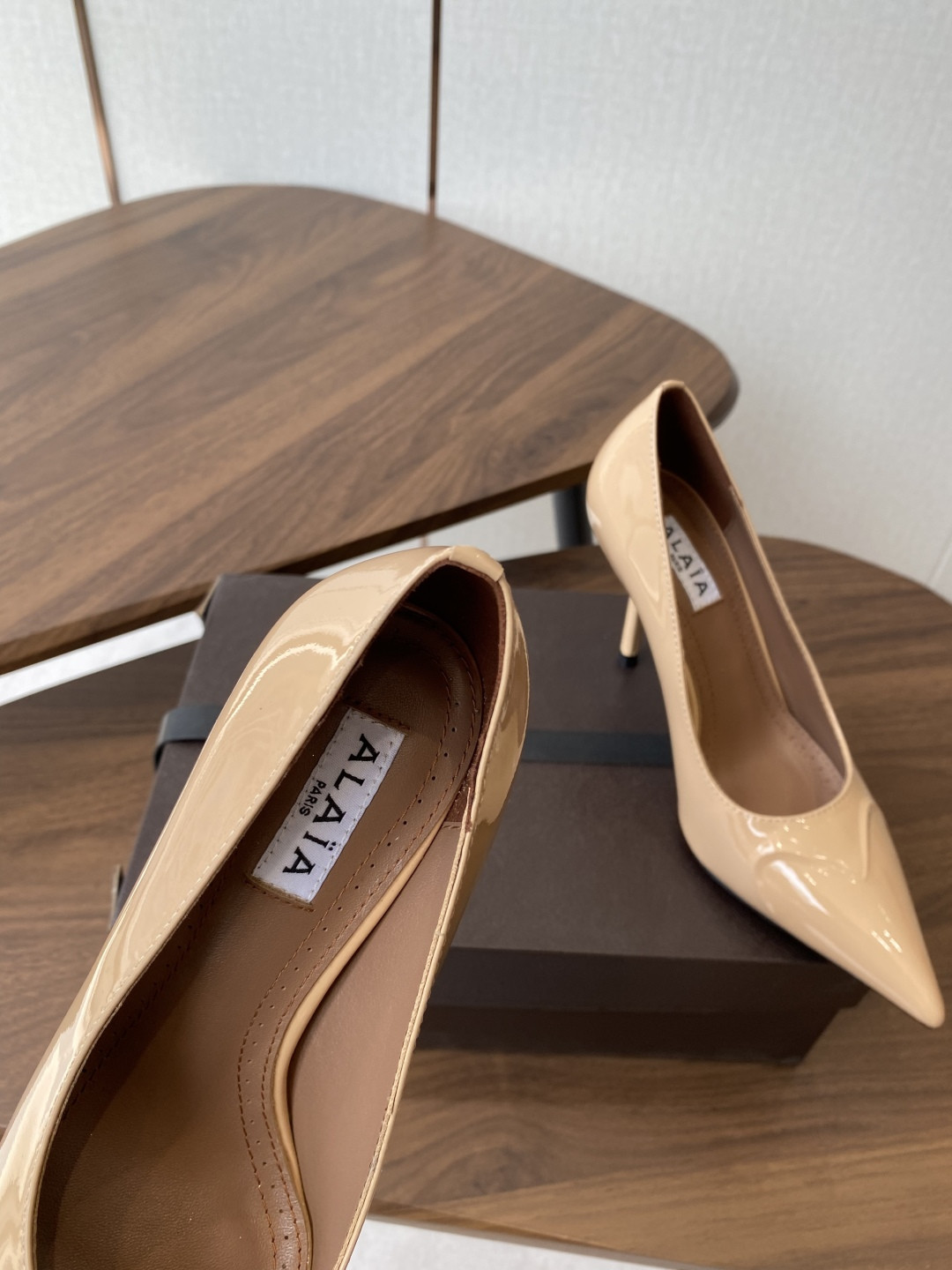 UA Alaia Pointy-Toe Pumps 9cm Heel(Customized Size 7-10 days production time)