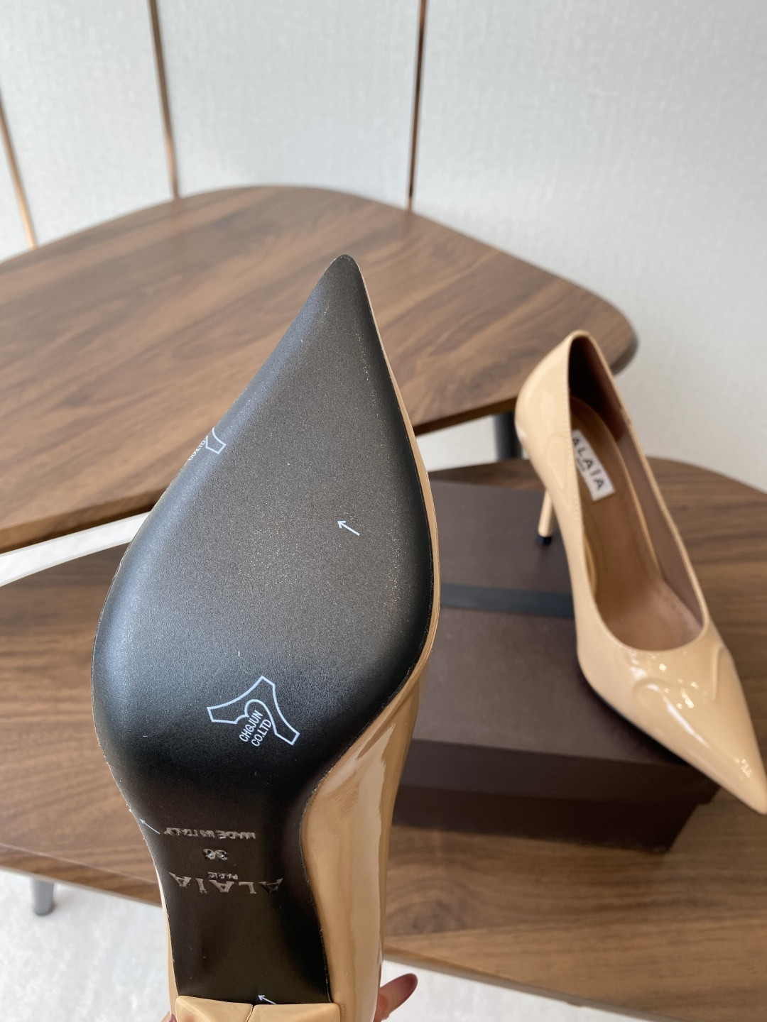 UA Alaia Pointy-Toe Pumps 9cm Heel(Customized Size 7-10 days production time)