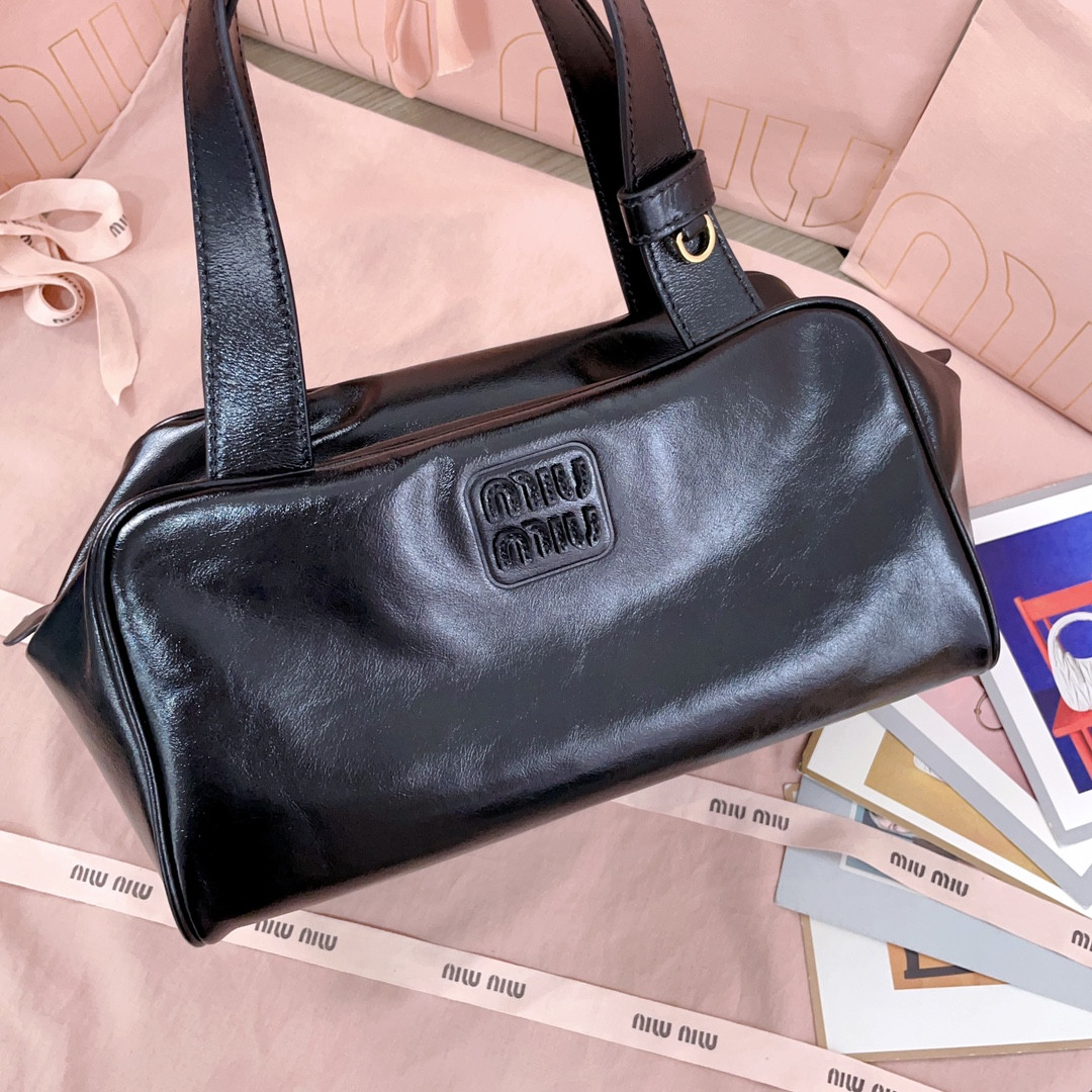 Miu Miu Leather top-handle bag 15x28x13cm