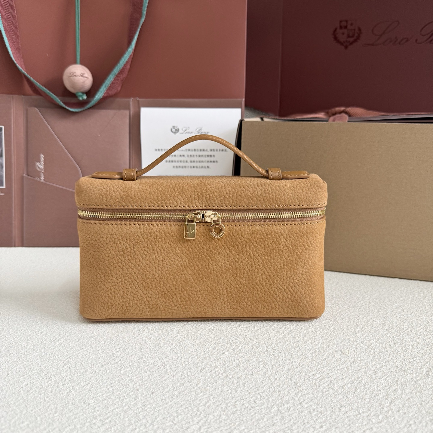 L**o p*ana extra pocket l19 grained calfskin 11 x 19 x 6.5 cm