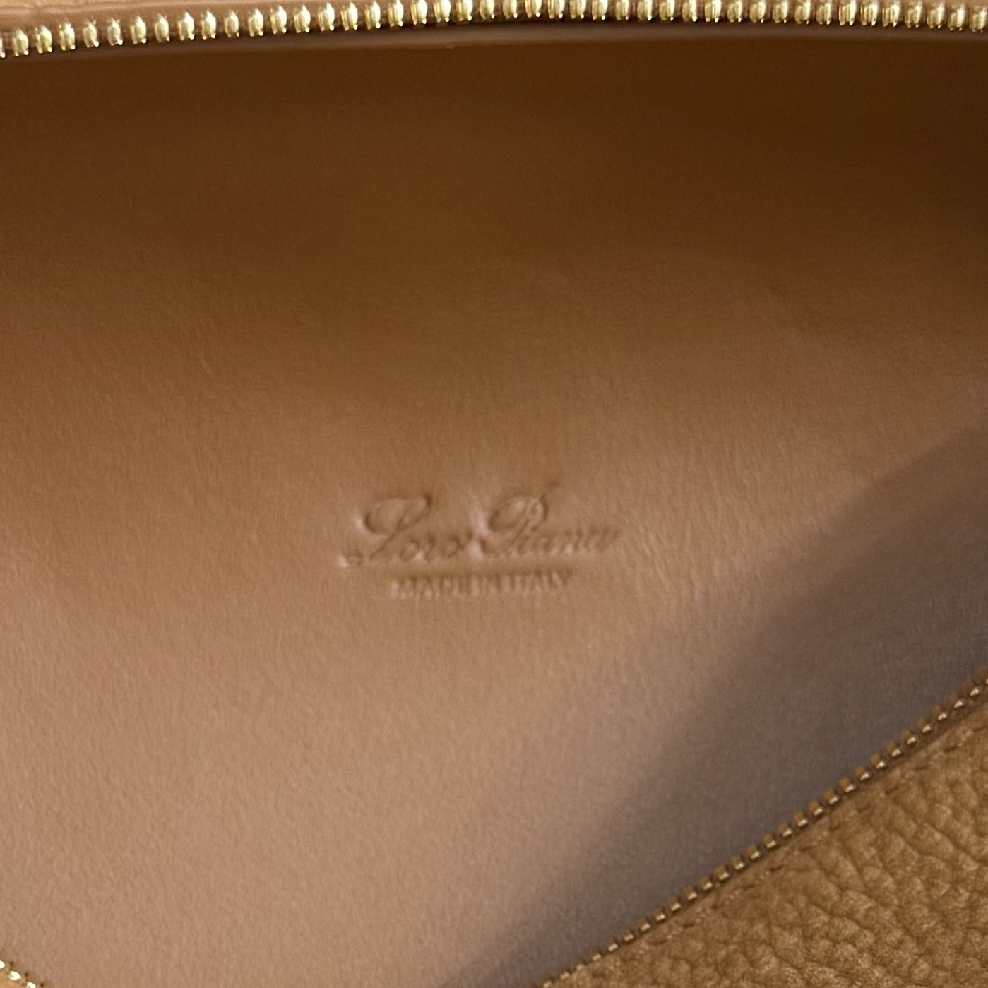 L**o p*ana extra pocket l19 grained calfskin 11 x 19 x 6.5 cm