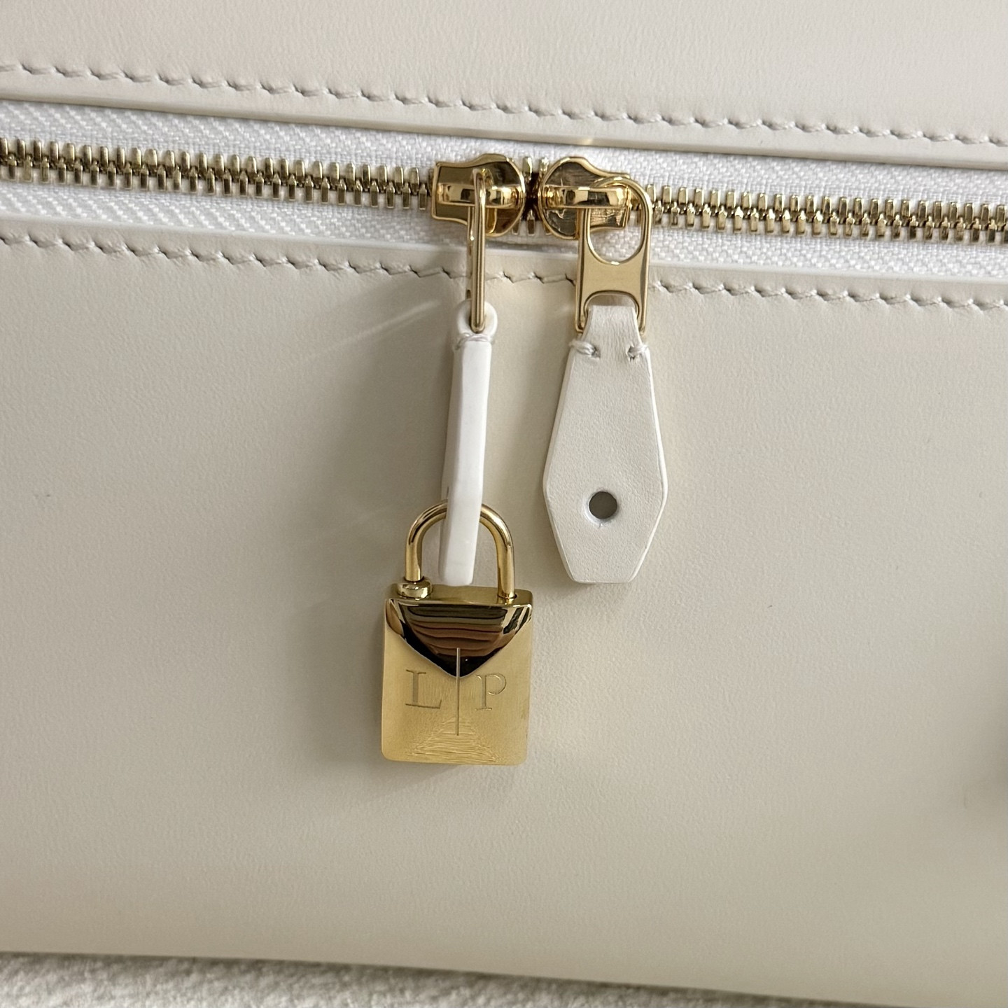 L**o p*ana extra clutch l29 29x14x3cm