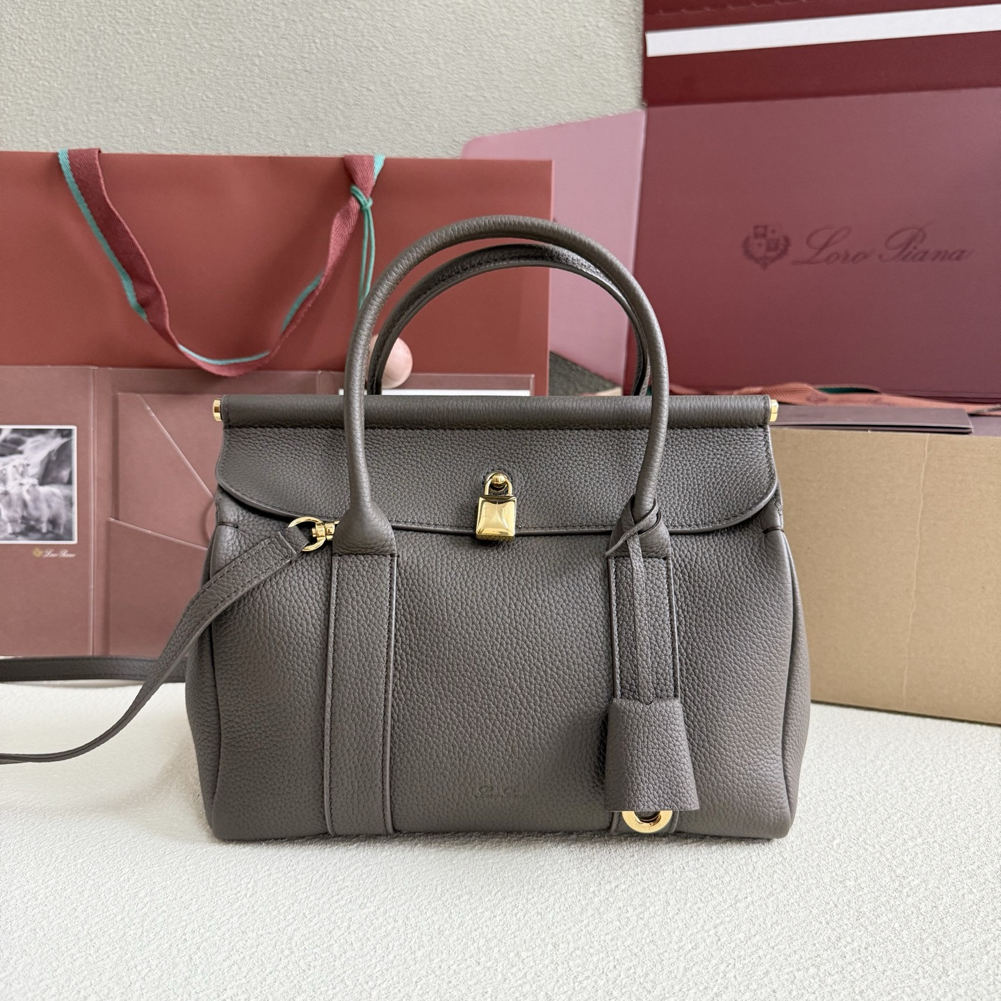 L**o p*ana loom l25 calfskin 25x18x12.5cm