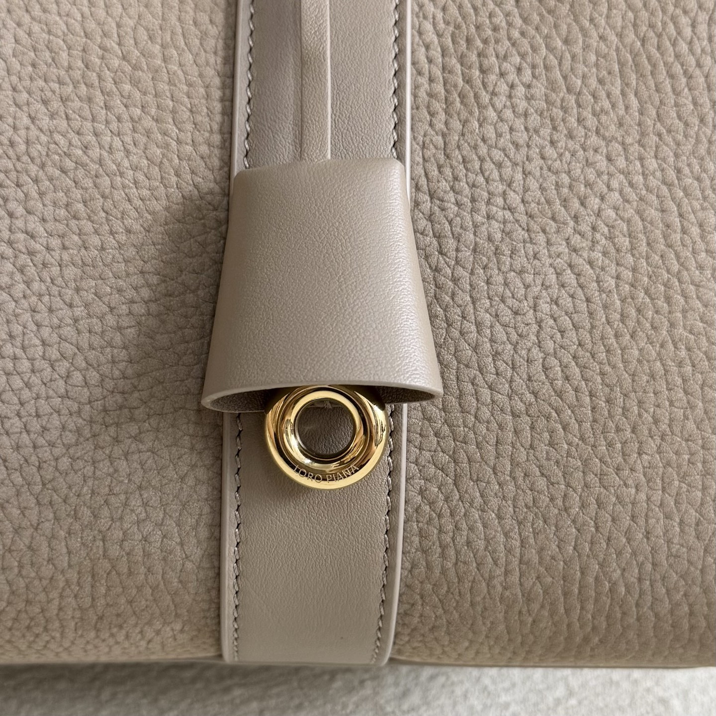 L**o p*ana loom l32 calfskin 33x23x18cm