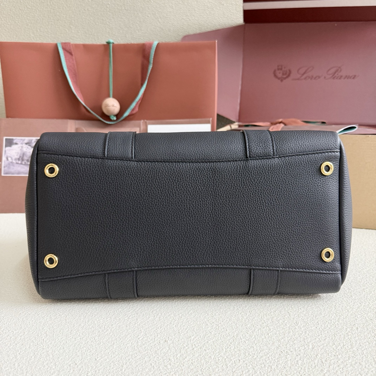L**o p*ana loom l32 calfskin 33x23x18cm