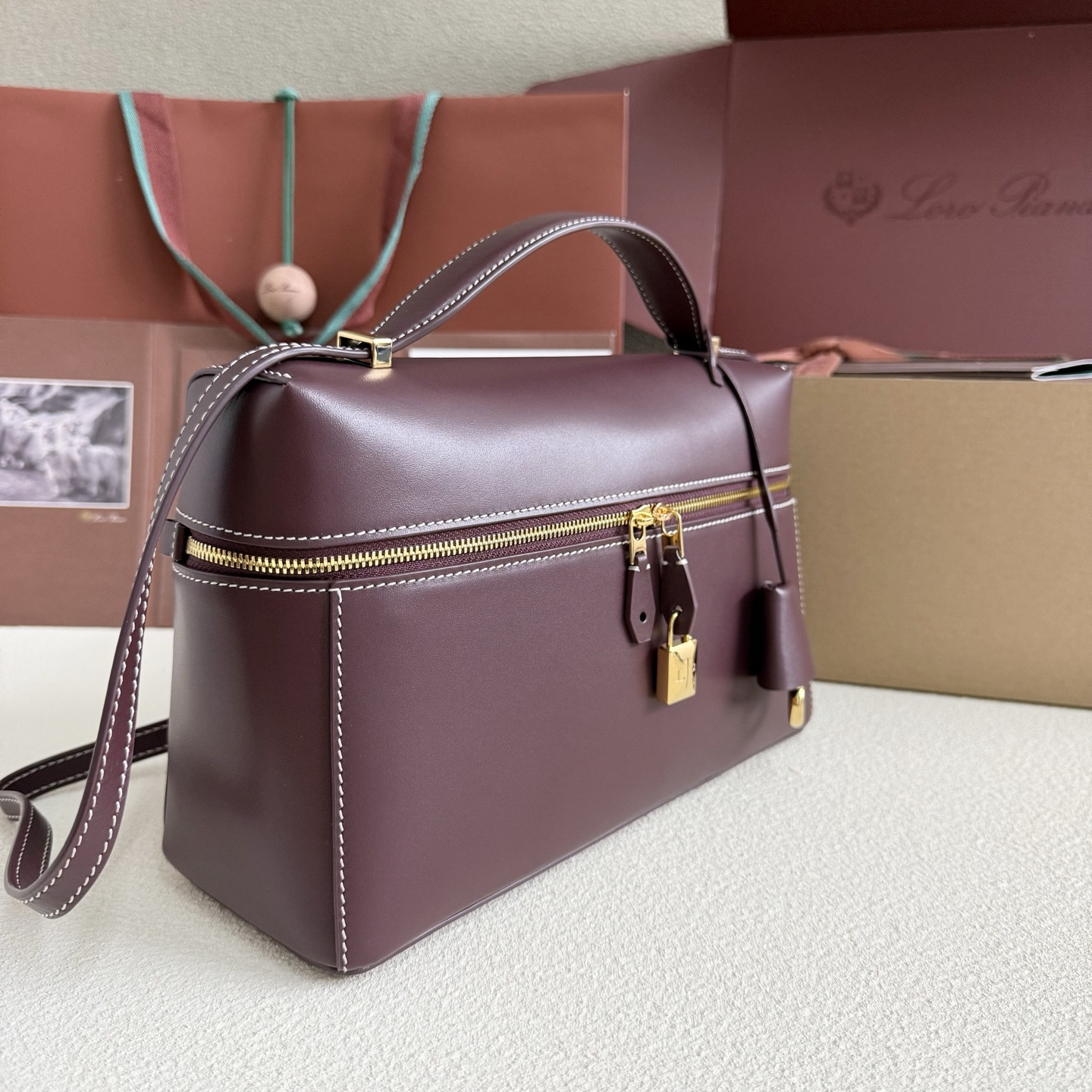 L**o p*ana extra pocket l27 calfskin 16x27x10cm
