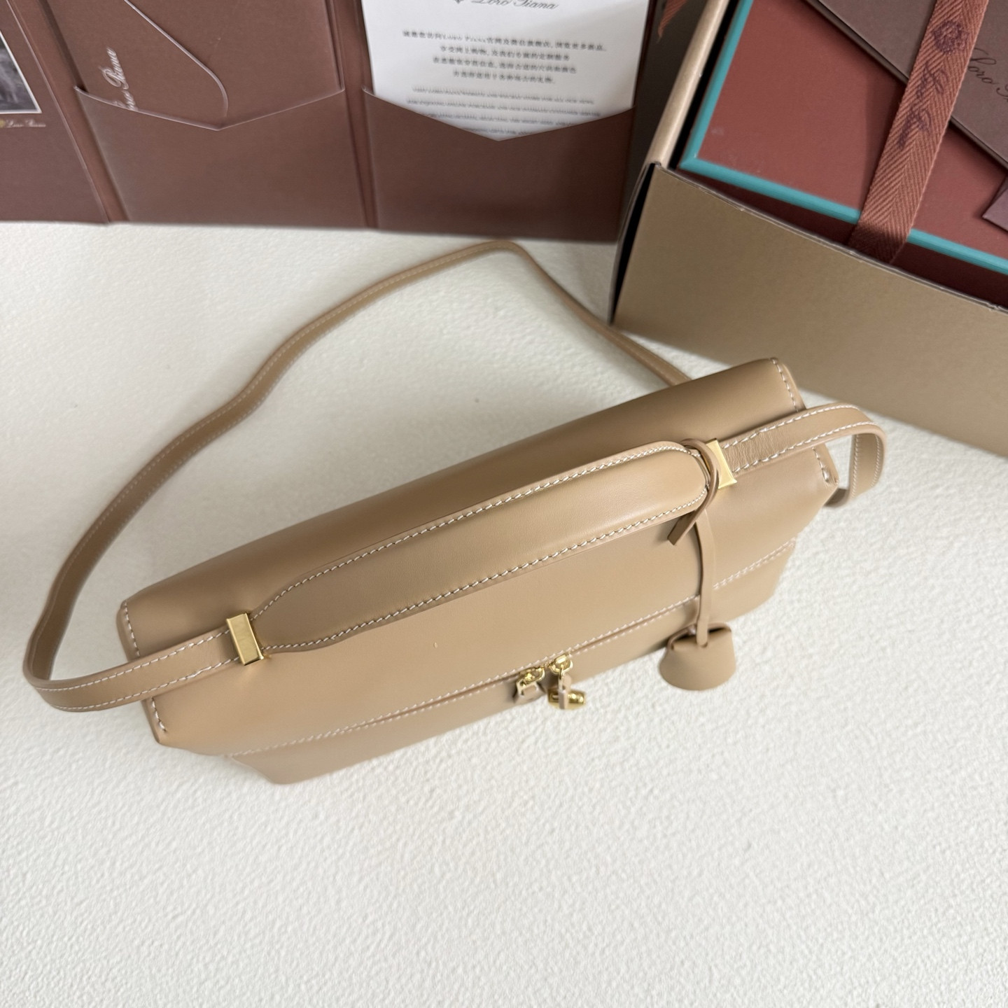 L**o p*ana extra pocket l27 calfskin 16x27x10cm