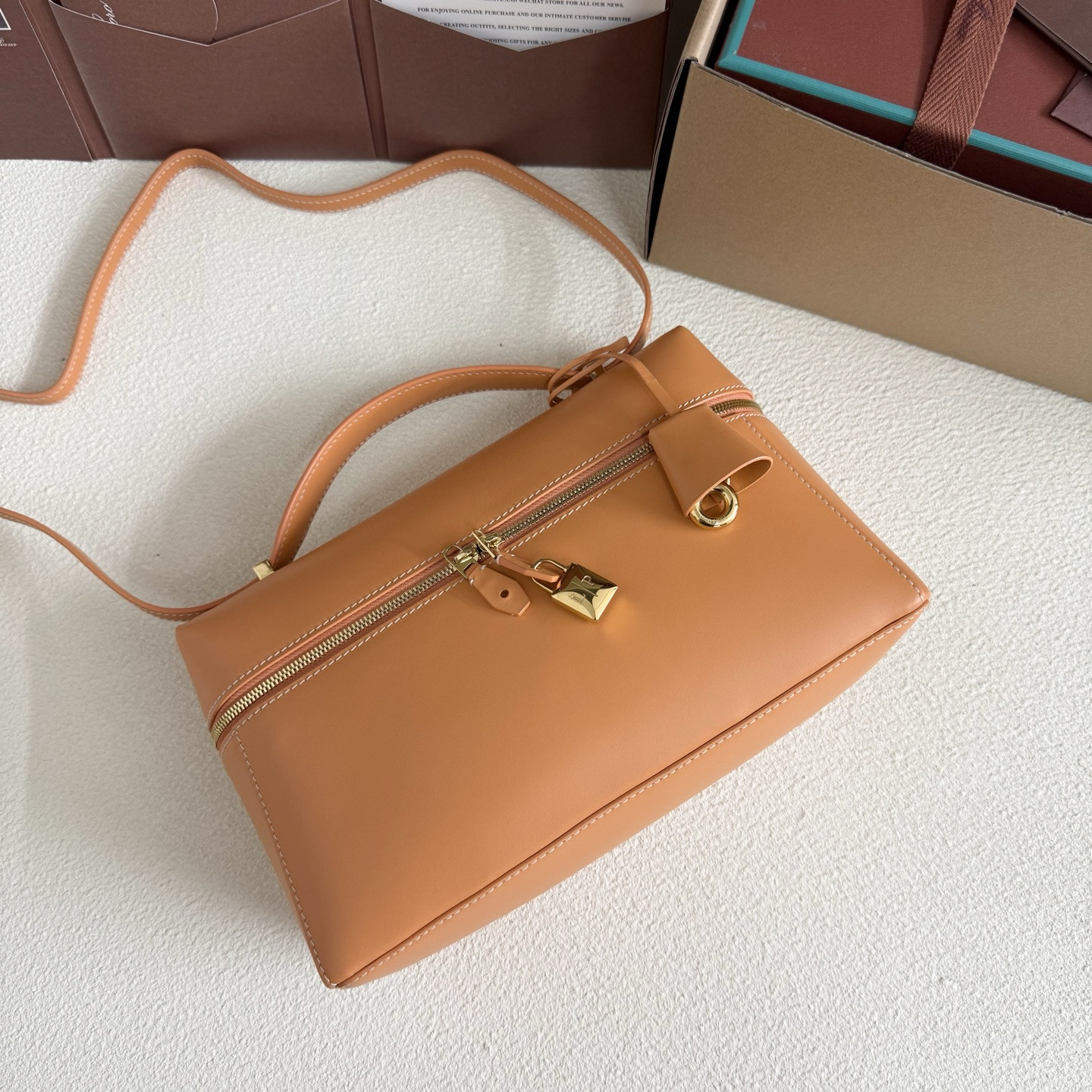 L**o p*ana extra pocket l27 calfskin 16x27x10cm