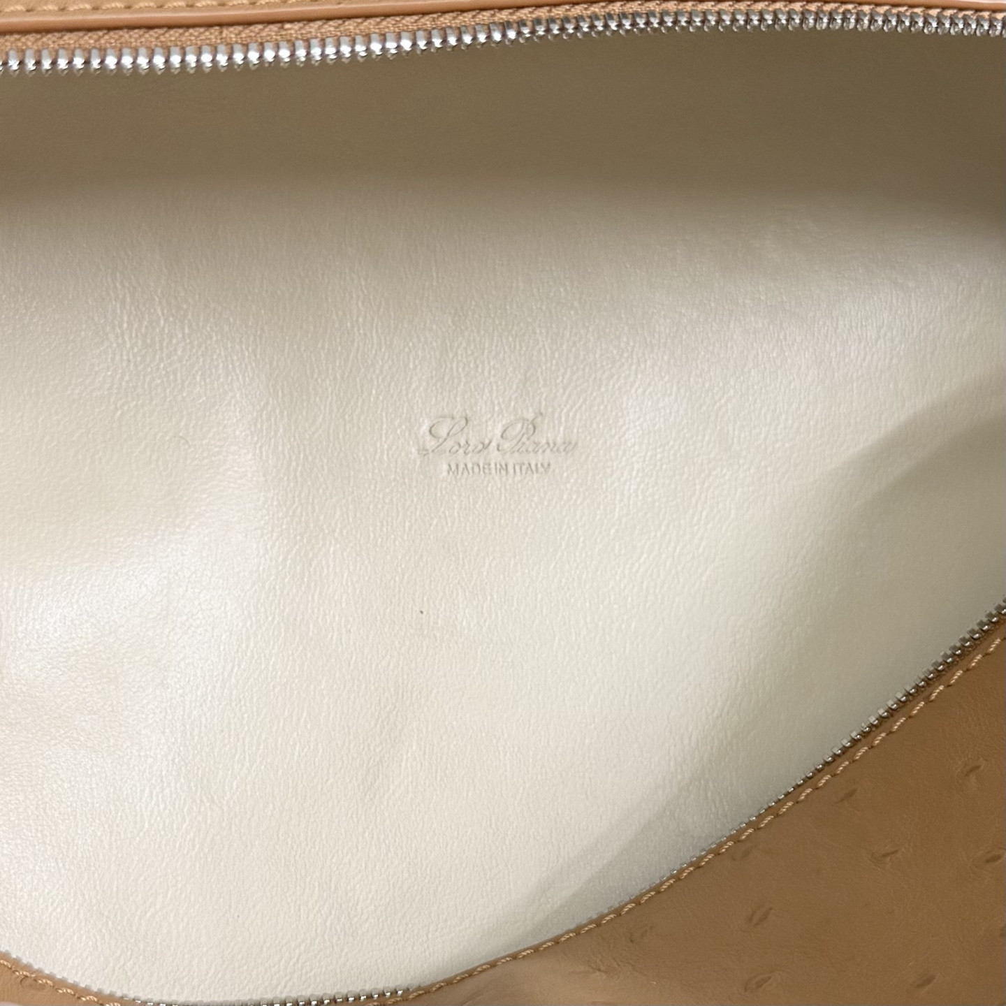 L**o p*ana extra pocket l27 ostrich-grained leather 16x27x10cm
