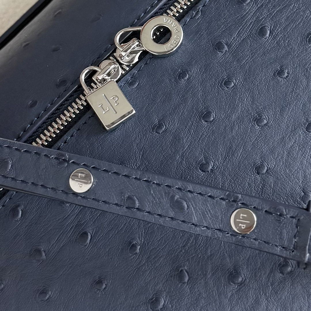 L**o p*ana extra pocket l27 ostrich-grained leather 16x27x10cm