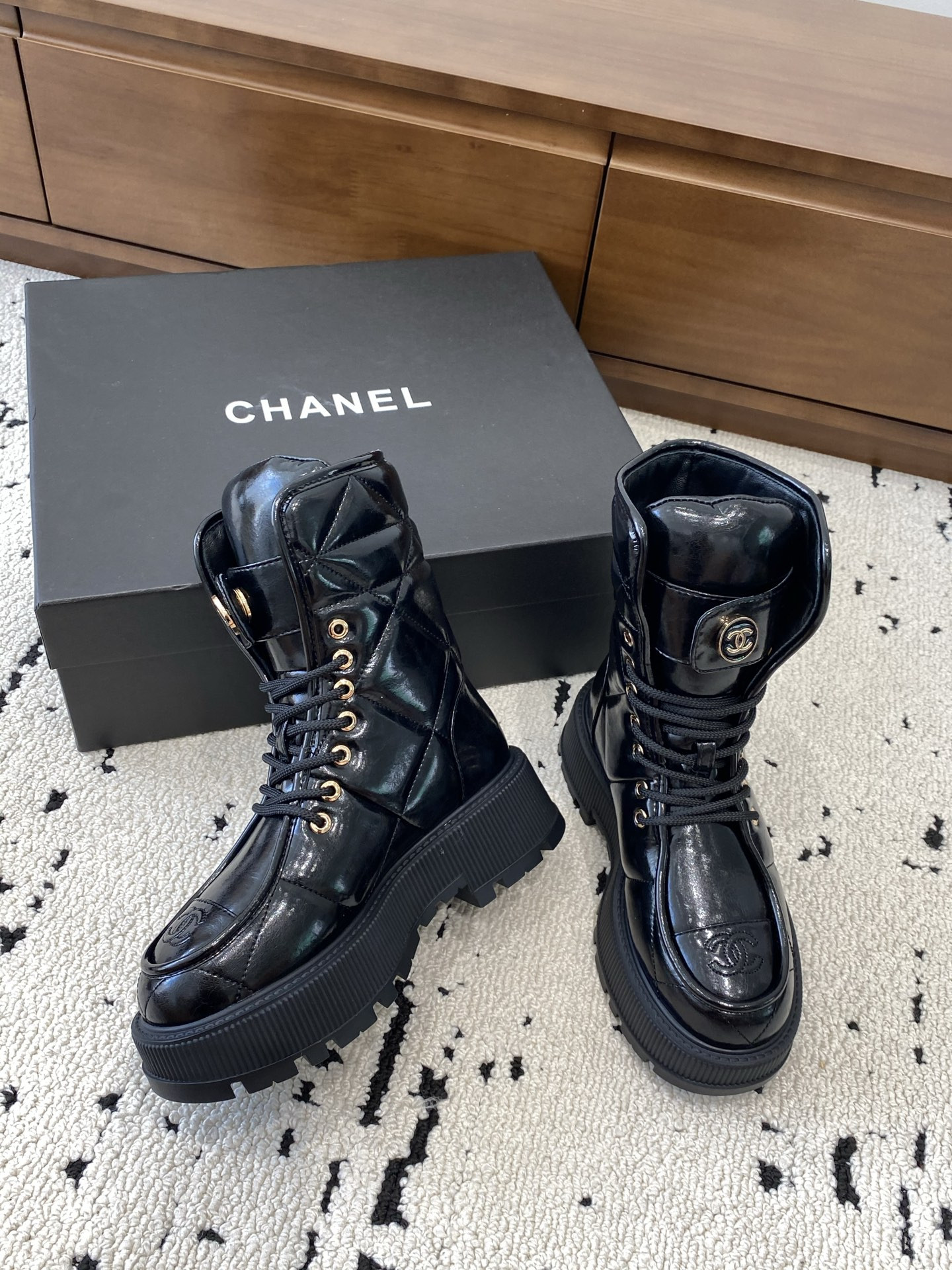 ua Ch*el boots