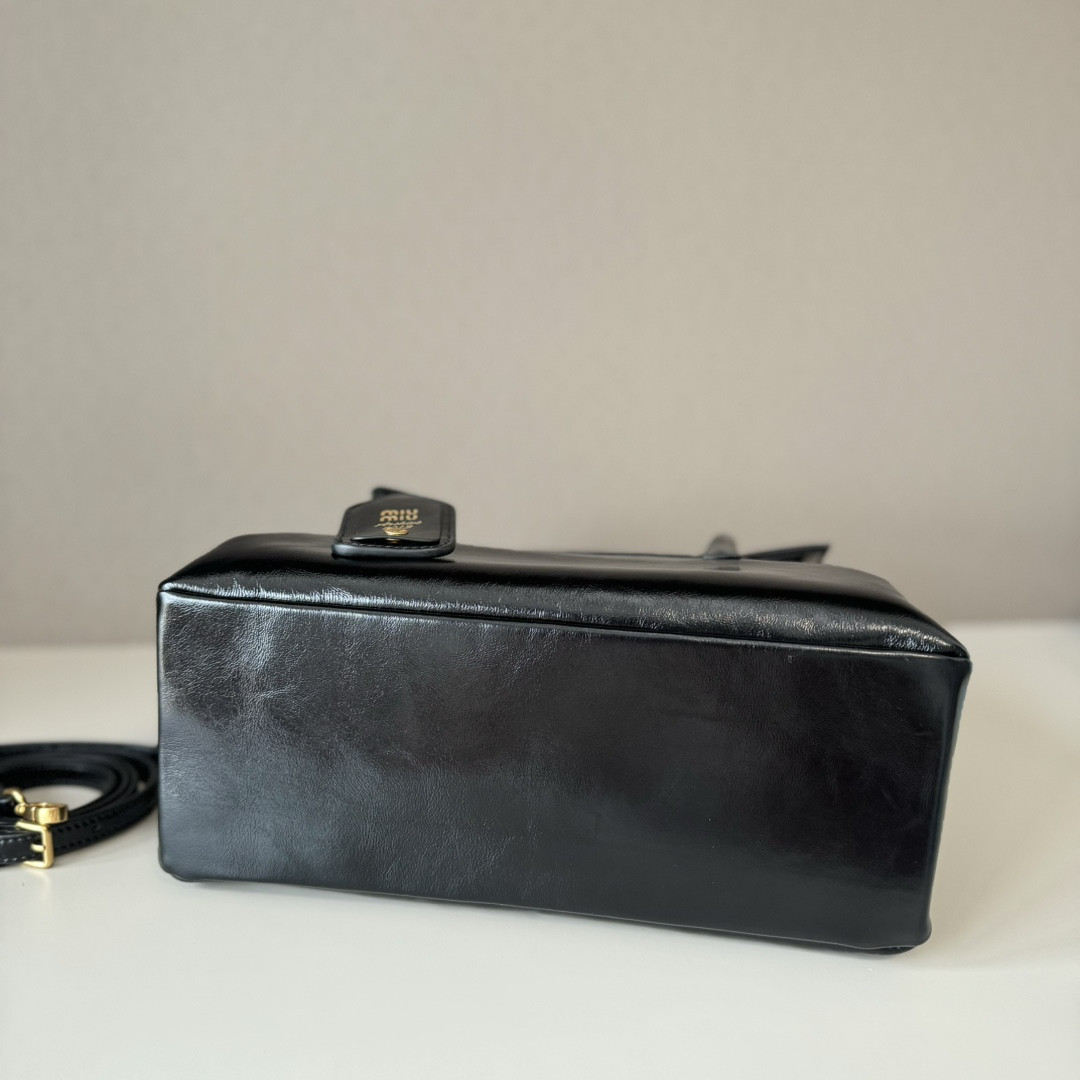 Miu Miu Solitaire Shiny Leather Bag 19.5x28x11cm