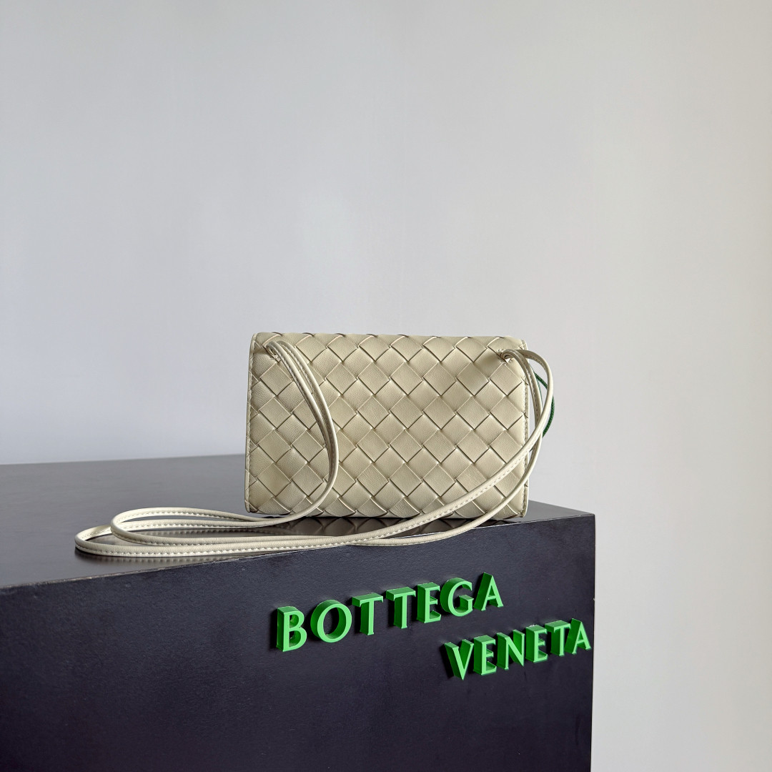 bo*te*ga Ve*ne*ta andiamo daisy pouch 12.6x19x2cm