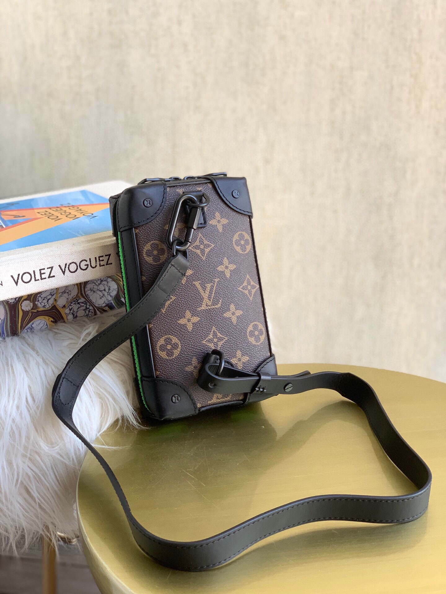 LV VERTICAL SOFT TRUNK M80144